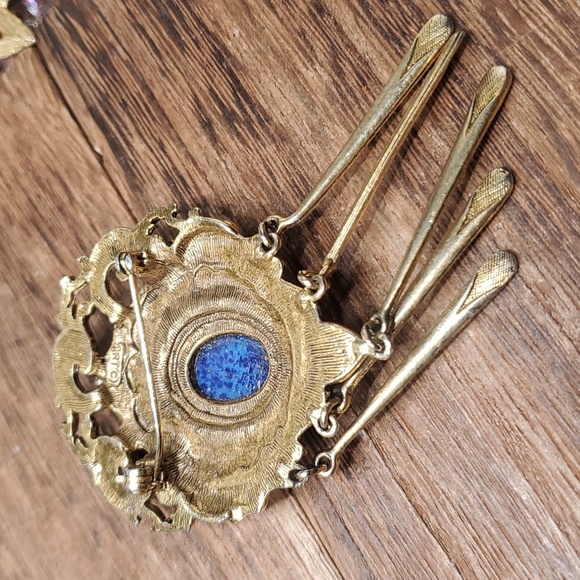 B814 lapis lazuli carved cameo antique dangle brooch breathtakingly beautiful - Picture 5 of 6